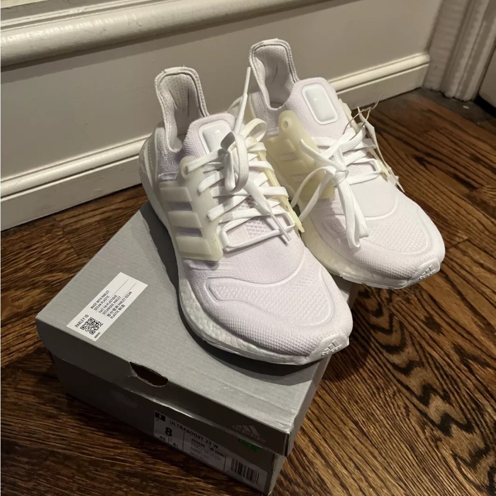 New in Box. Adidas Ultraboost 22W Triple White Sneakers Size 8 Women.